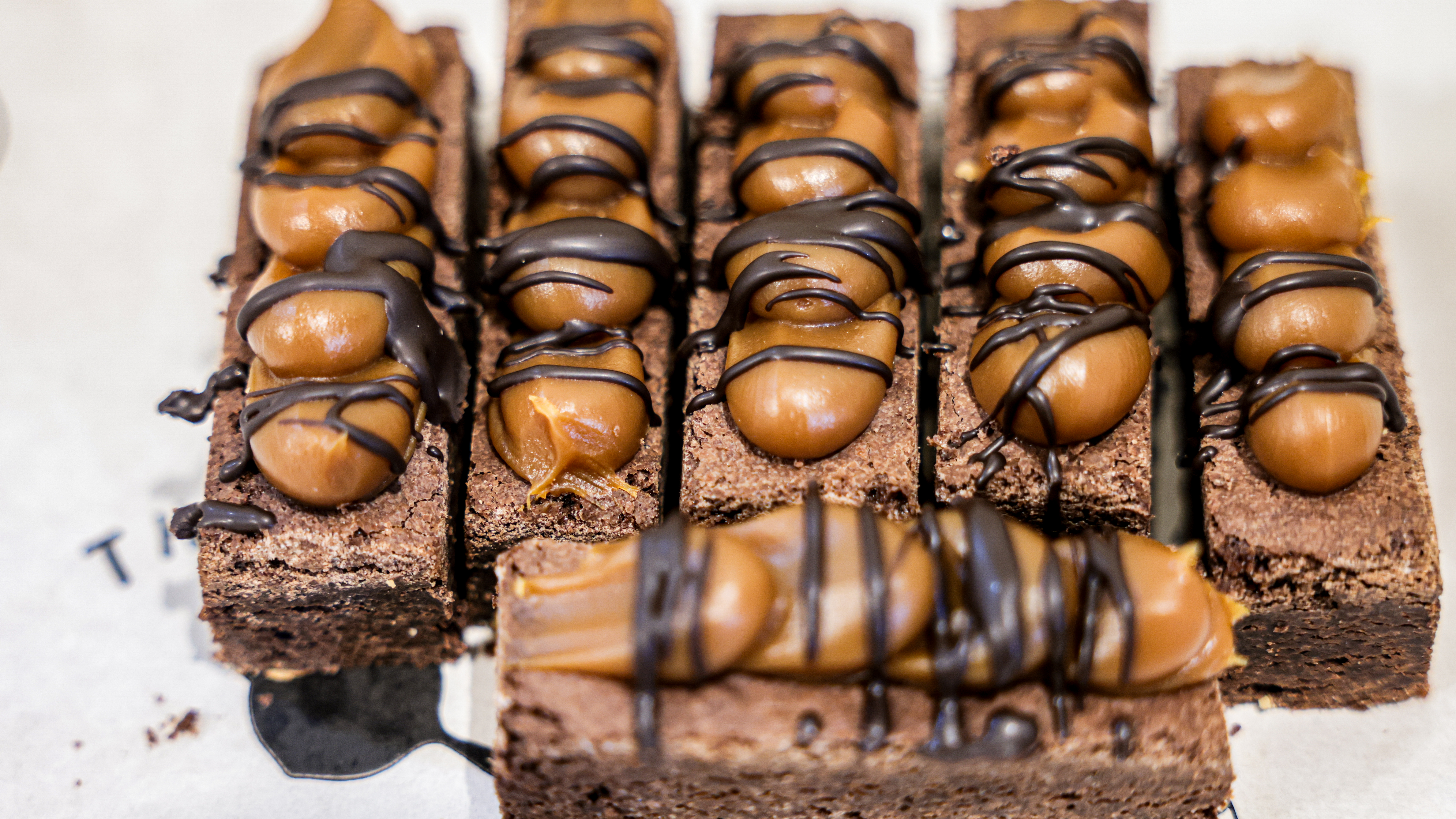 Brownie con mousse de chocolate x 12